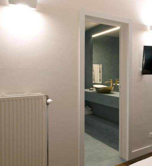 غرفة قياسية, T Sandt