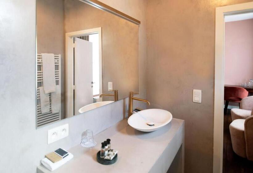 غرفة قياسية, T Sandt