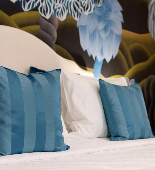 غرفة قياسية, T Sandt