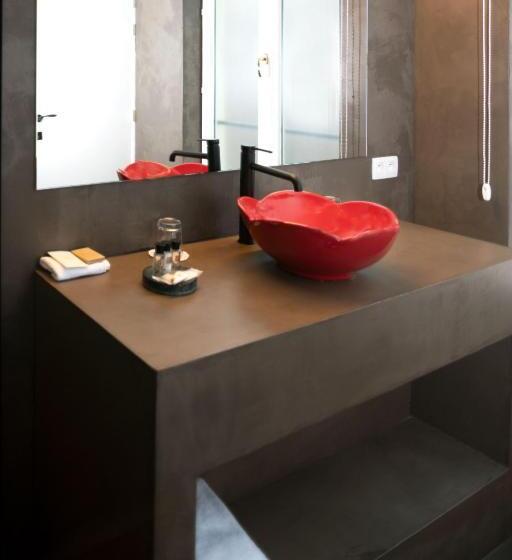 غرفة ديلوكس, T Sandt