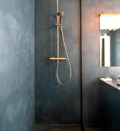 غرفة ديلوكس, T Sandt