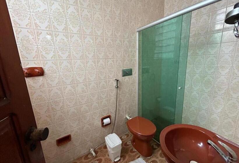 غرفة قياسية ثلاثية, Ana Cassia