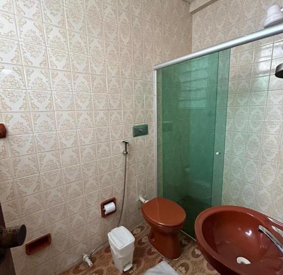 غرفة قياسية رباعية, Ana Cassia