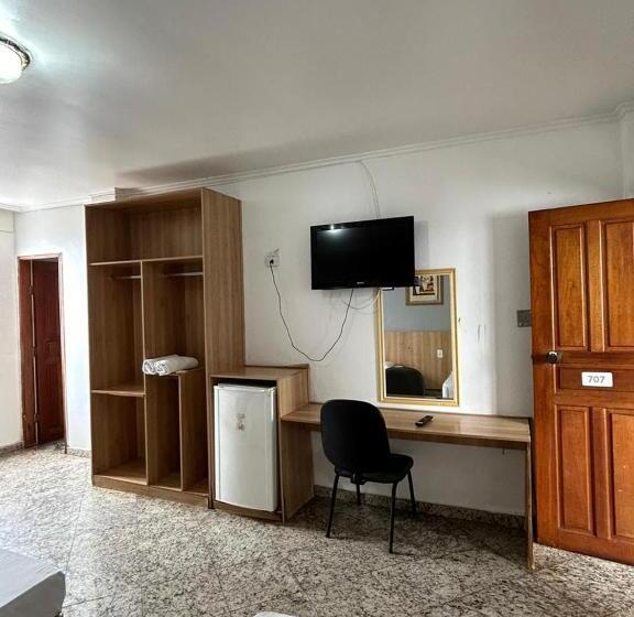 غرفة قياسية ثلاثية, Ana Cassia