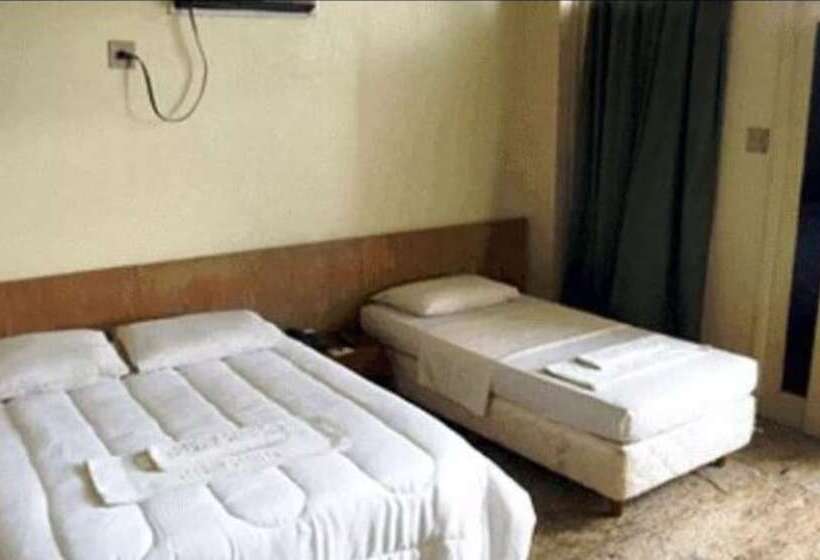 غرفة قياسية ثلاثية, Ana Cassia