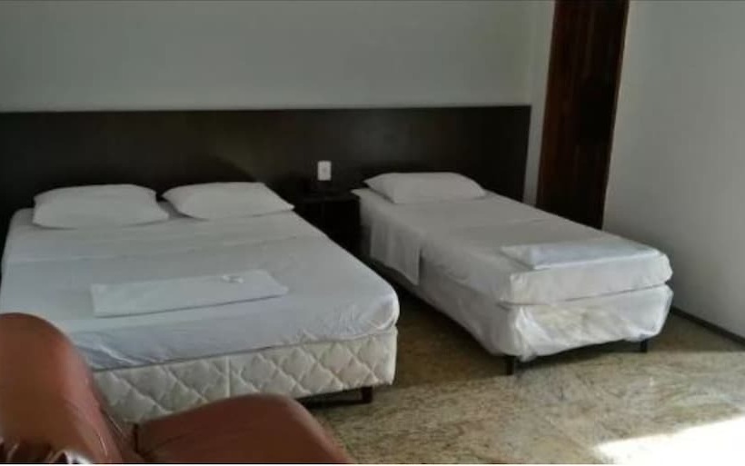 غرفة قياسية ثلاثية, Ana Cassia