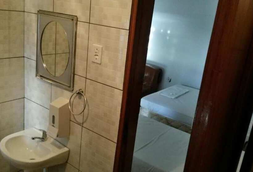 غرفة قياسية رباعية, Ana Cassia