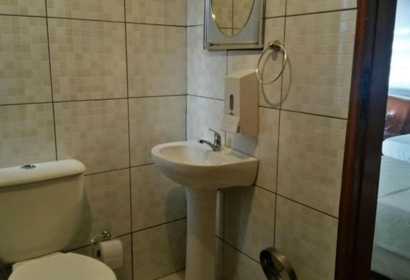 غرفة قياسية رباعية, Ana Cassia