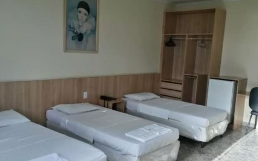 غرفة قياسية رباعية, Ana Cassia