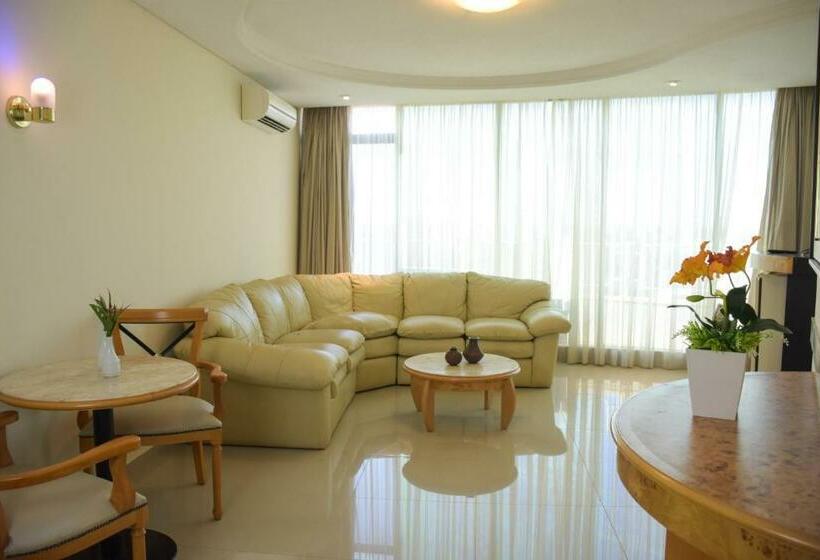 جناح جونيور, Golden Park Internacional Foz & Convenções