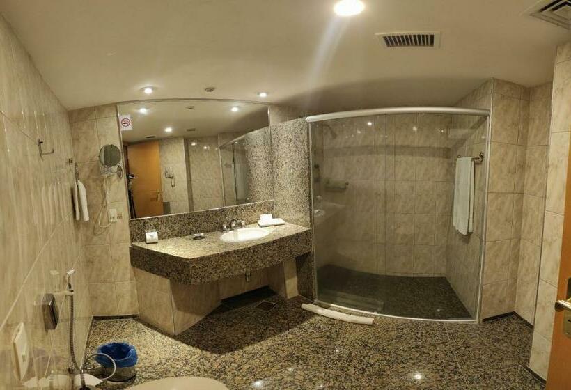 جناح جونيور, Golden Park Internacional Foz & Convenções