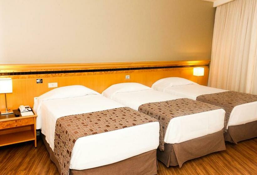 غرفة قياسية ثلاثية, Golden Park Internacional Foz & Convenções