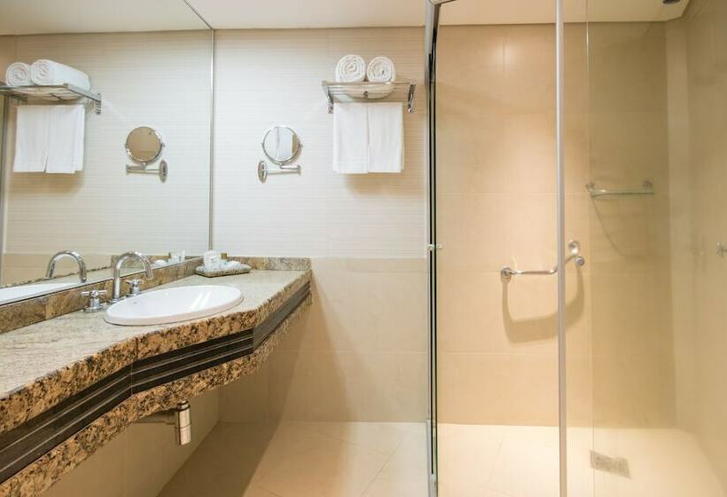 غرفة قياسية ثلاثية, Golden Park Internacional Foz & Convenções