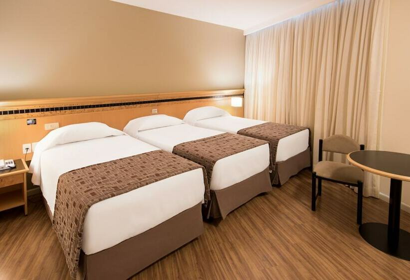 غرفة قياسية ثلاثية, Golden Park Internacional Foz & Convenções