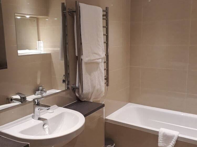 اتاق استاندارد, New House Country