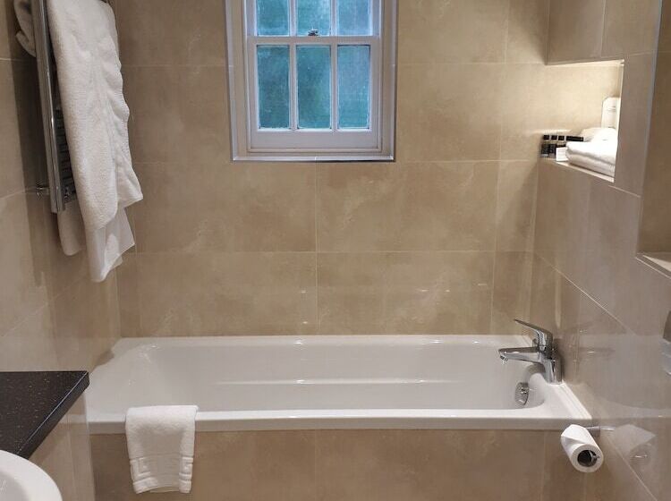 اتاق استاندارد, New House Country