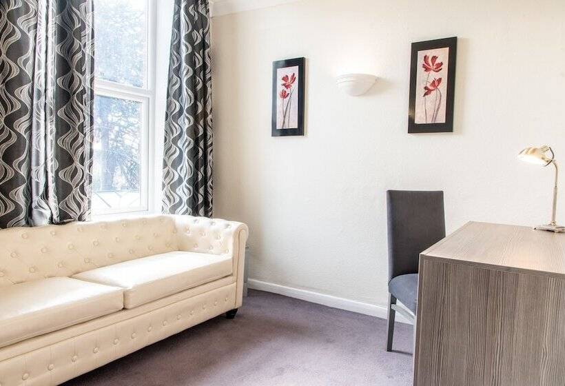 جناح جونيور, Parkmore Hotel & Leisure Club, Sure Hotel Collection By Bw