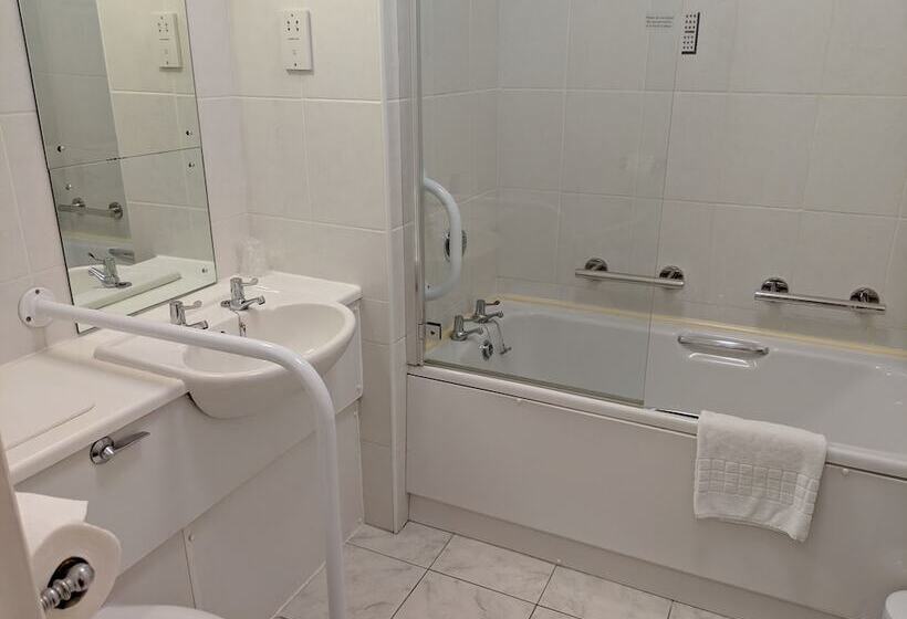 Camera Standard Accessibile ai Disabili, Reigate Manor