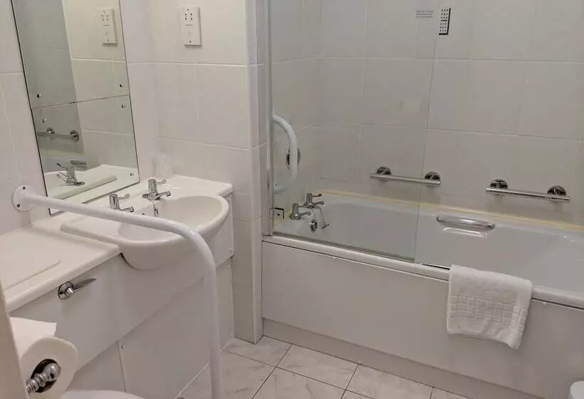 Camera Standard Accessibile ai Disabili, Reigate Manor