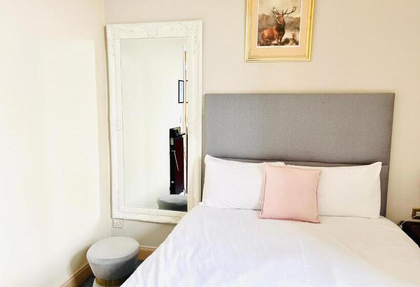 标准间, The Lovat