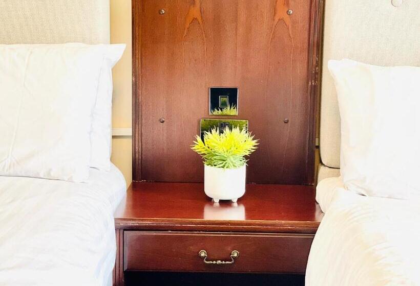 Семейный Номер, The Lovat