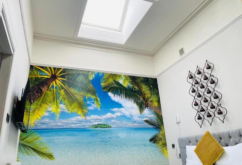 חדר אקונומי, The Lovat