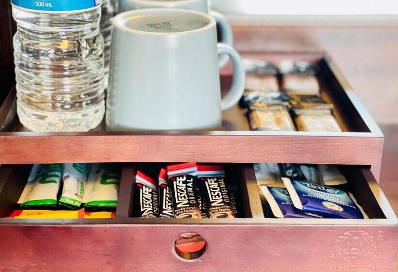 חדר אקונומי, The Lovat