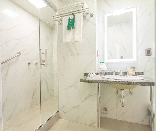 سوییت لوکس, Ritz Apart