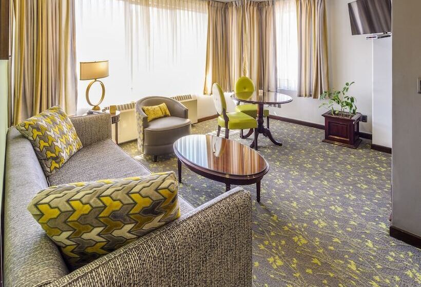 سوییت لوکس, Ritz Apart