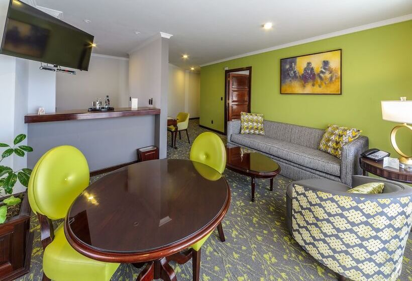 سوییت لوکس, Ritz Apart