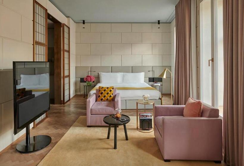 Полулюкс, Cafe Royal