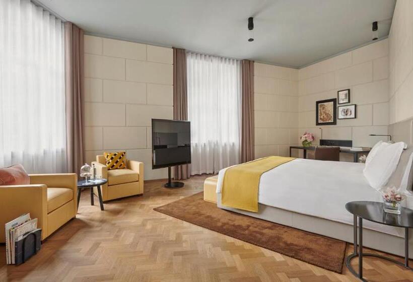 Люкс Повышенной Комфортности, Cafe Royal