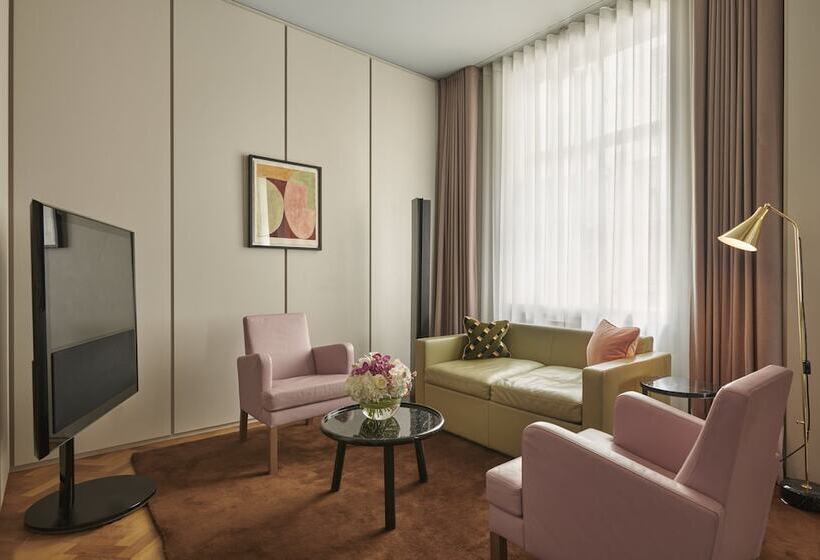 Люкс Повышенной Комфортности, Cafe Royal