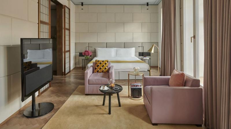 Полулюкс, Cafe Royal