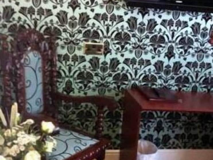 行政房间, Ely House