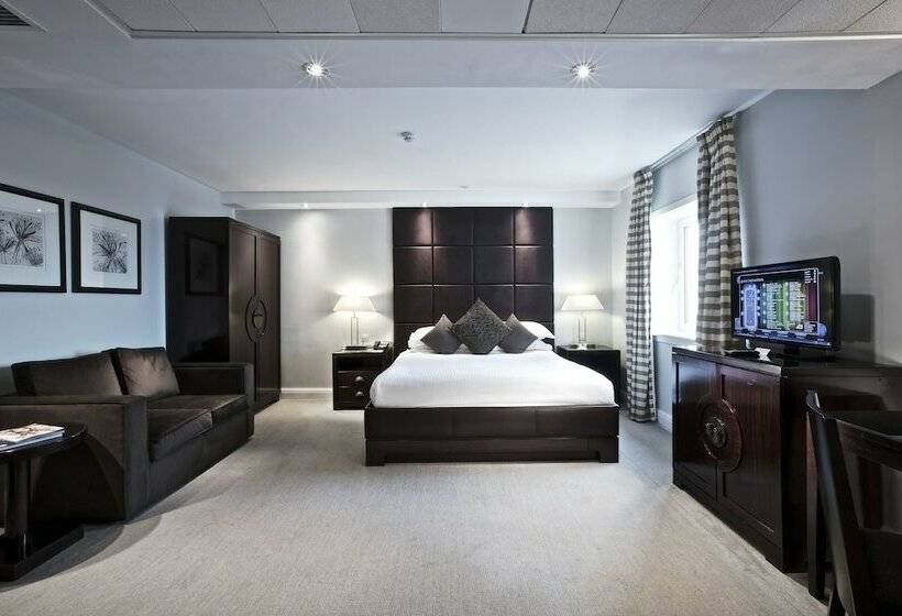 Номер Клуб, Stamford Bridge Hotel London