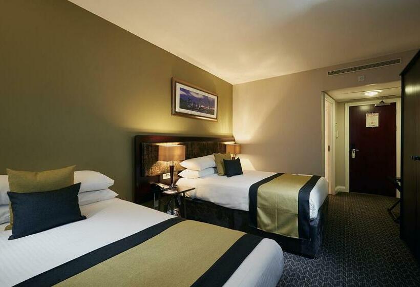 חדר משפחתי, Stamford Bridge Hotel London