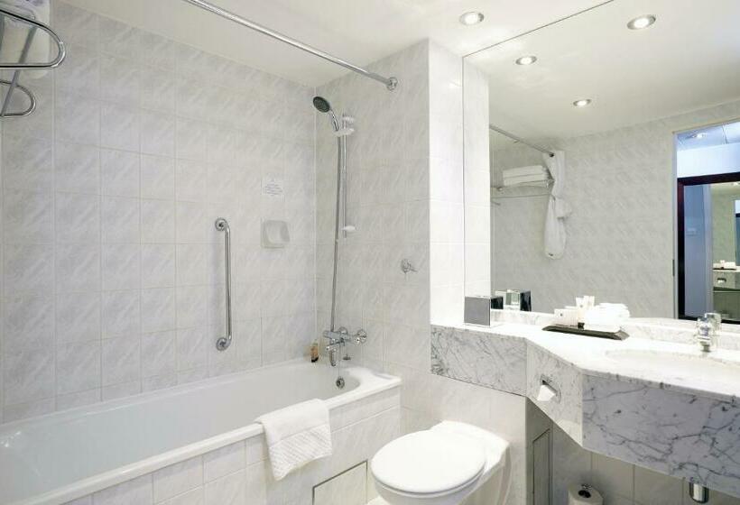 家庭间, Stamford Bridge Hotel London