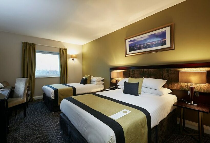 חדר משפחתי, Stamford Bridge Hotel London