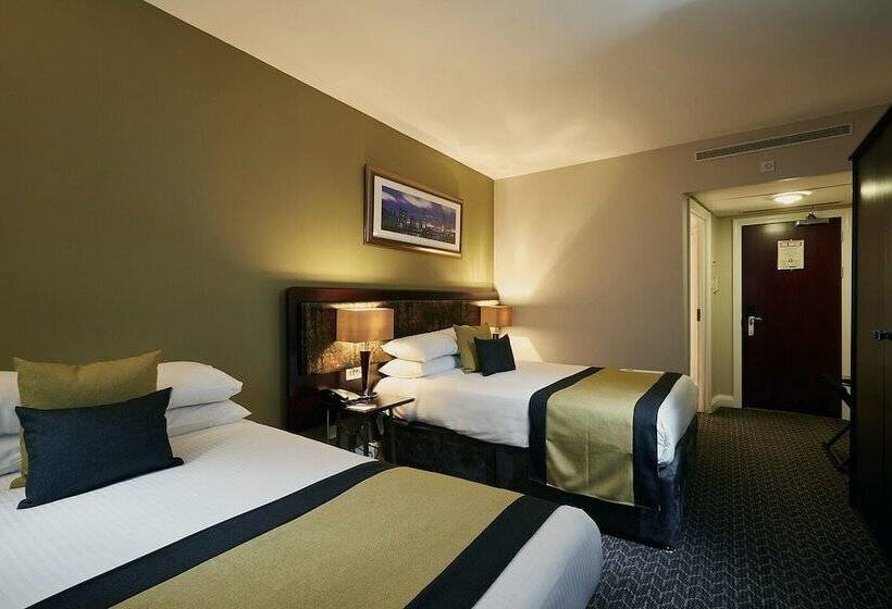 חדר משפחתי, Stamford Bridge Hotel London