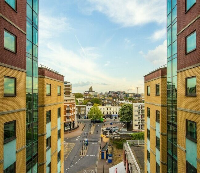 חדר משפחתי, Stamford Bridge Hotel London