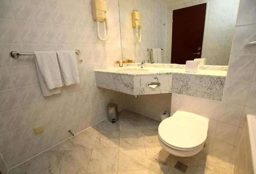 Perhehuone, Stamford Bridge Hotel London