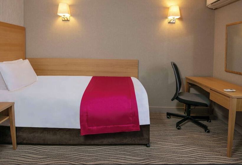 اتاق خانوادگی, Best Western Heath Court