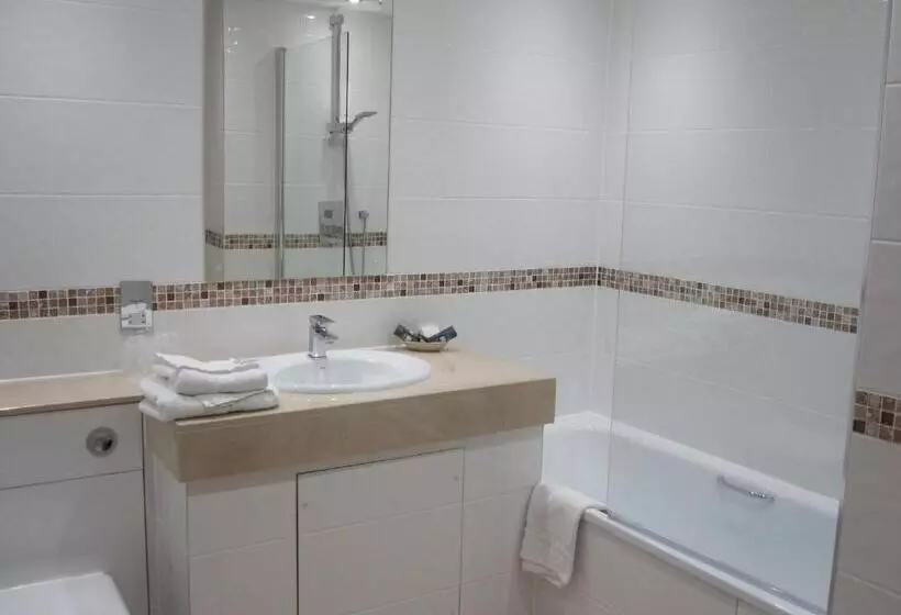 Perhehuone, Best Western Heath Court