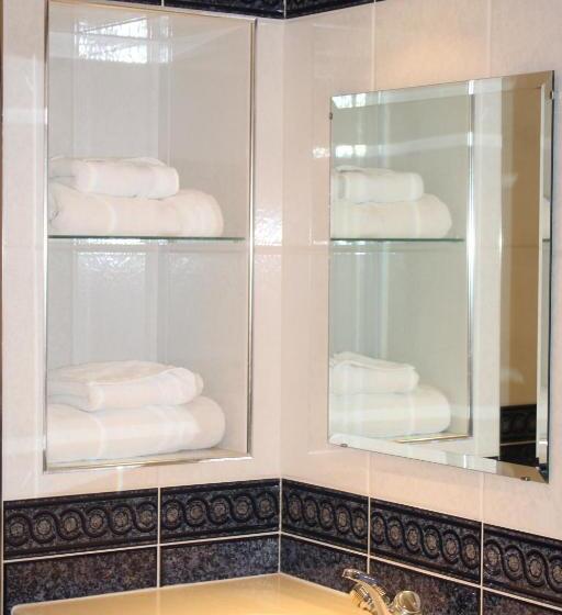 سوییت, Best Western Heath Court