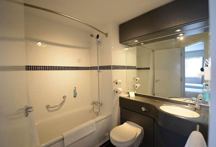 带观景的标准间, Holiday Inn Wolverhampton   Racecourse, An Ihg