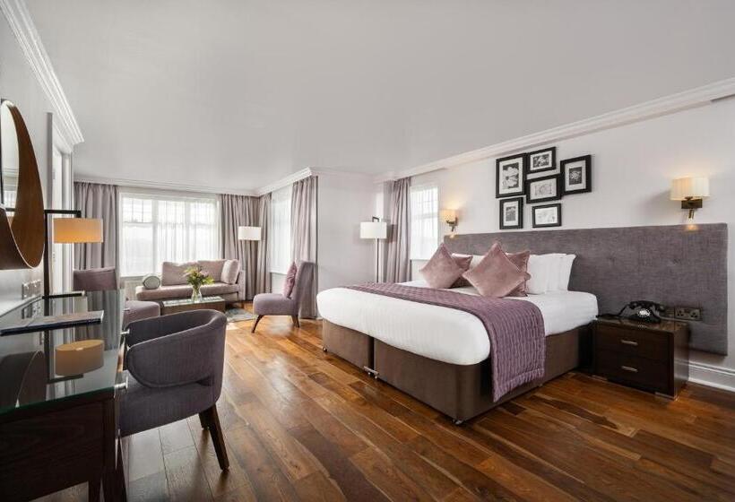 جناح, Ivanhoe Inn And