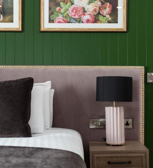 带大床的高级房间, Ivanhoe Inn And