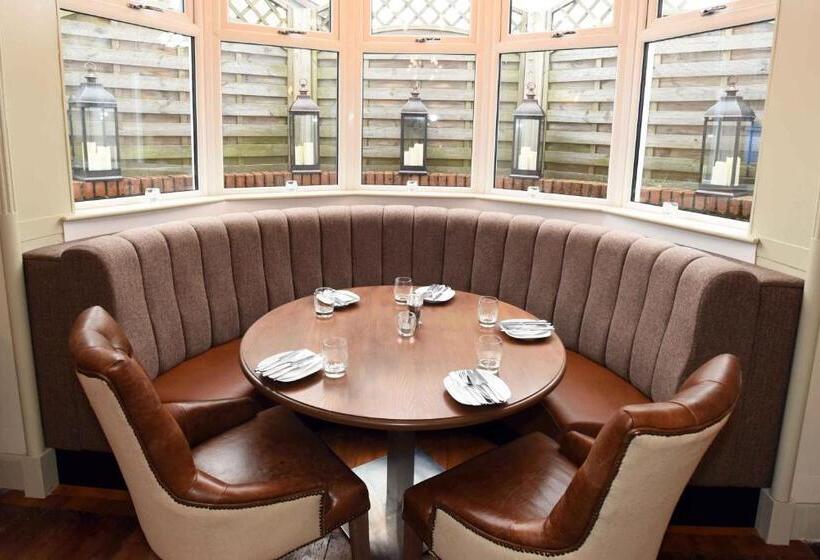 غرفة عائلية, Kirklands