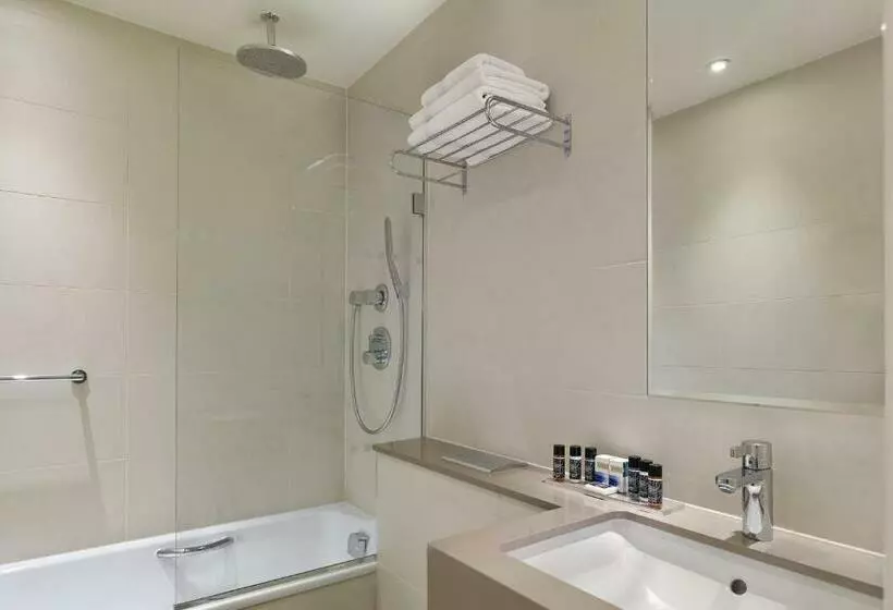 اتاق کلاب, Norfolk Towers Paddington